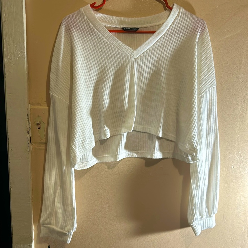 White top - Picture 3 of 5